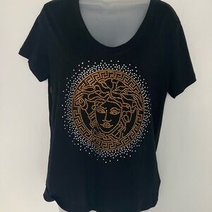 Women’s short sleeve t shirt. NWTBeatiful glitter design